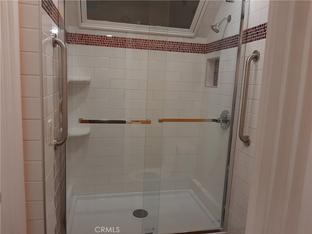 https://media.crmls.org/medias/4275e096-70fe-4d3c-88d1-2747872e0b3e.jpg?preset=X-Large