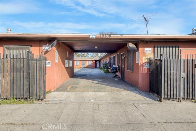 Detail Gallery Image 2 of 17 For 10108 S Figueroa, Los Angeles,  CA 90003 - – Beds | – Baths