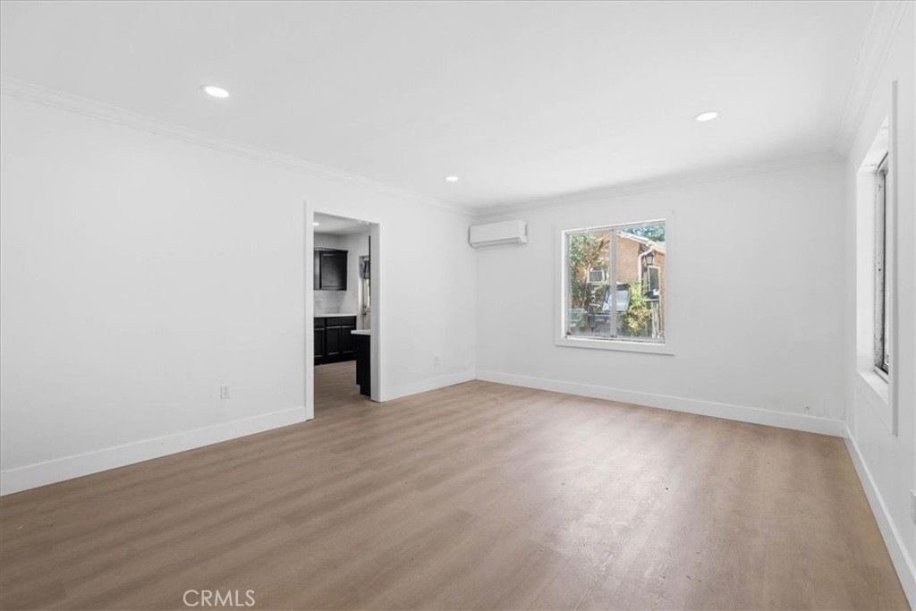 https://media.crmls.org/medias/4276579e-b706-4649-87be-b4fea9627d6e.jpg?preset=X-Large