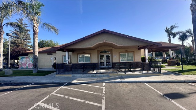 600 Hosking Avenue, Bakersfield CA: https://media.crmls.org/medias/4276e195-fcb1-47ee-9acc-f405b7dc59ad.jpg
