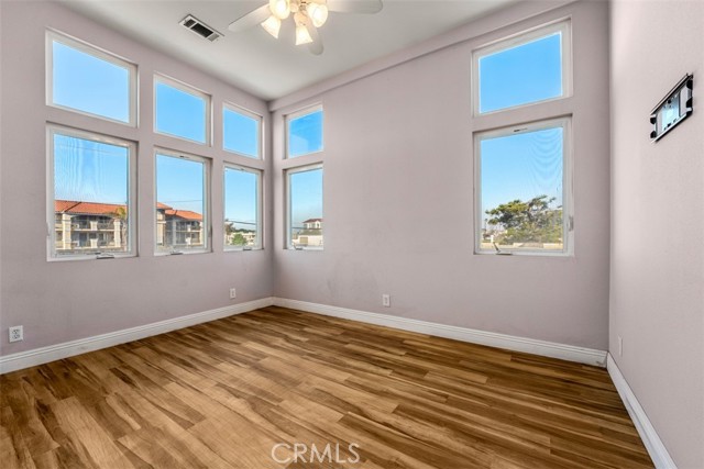 55 B Surfside Avenue, Surfside CA: https://media.crmls.org/medias/42781910-f334-4017-9d0f-479903c97759.jpg