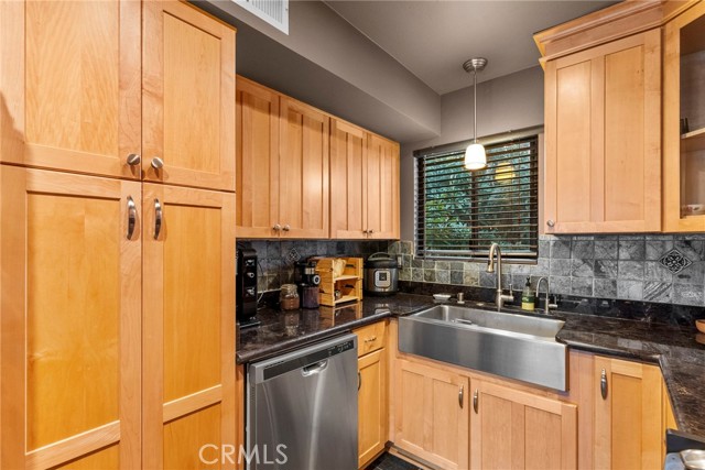 Detail Gallery Image 9 of 28 For 6490 Twin Circle, Simi Valley,  CA 93063 - 2 Beds | 2 Baths