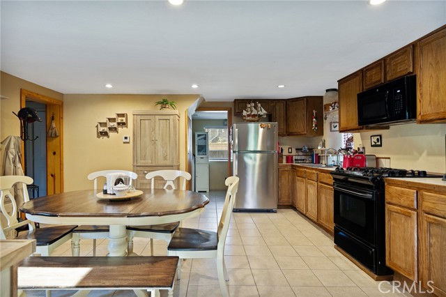 22864 Alder Lane, Crestline CA: https://media.crmls.org/medias/42785f6b-1416-4358-bb99-c681549a8e21.jpg