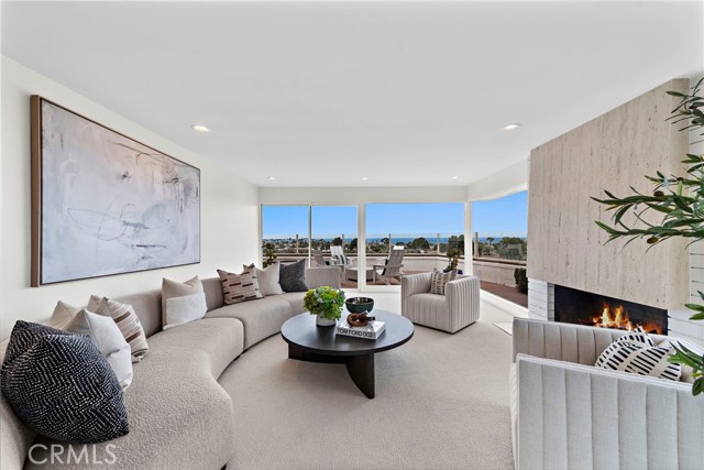 Detail Gallery Image 5 of 61 For 2519 Harbor View Dr, Corona Del Mar,  CA 92625 - 4 Beds | 2/1 Baths