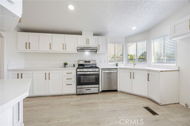 Detail Gallery Image 13 of 39 For 929 E Foothill Bld #140,  Upland,  CA 91786 - 3 Beds | 2 Baths
