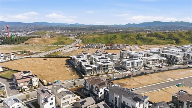 Detail Gallery Image 26 of 27 For 27341 Bear Creek Ln, Valencia,  CA 91381 - 3 Beds | 3/1 Baths