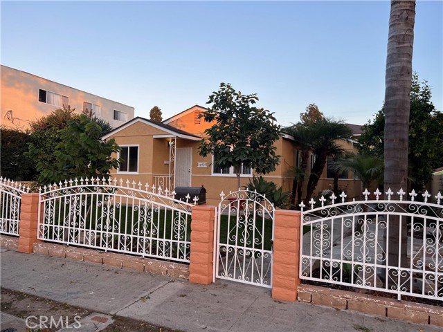 10920 Aletta Avenue, Culver City CA: https://media.crmls.org/medias/4279a7f5-0199-4fb7-838a-49206b9649c2.jpg