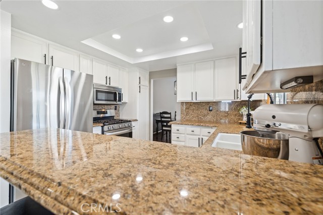 Detail Gallery Image 8 of 38 For 27606 Moonlight Pl, Castaic,  CA 91384 - 3 Beds | 2/1 Baths