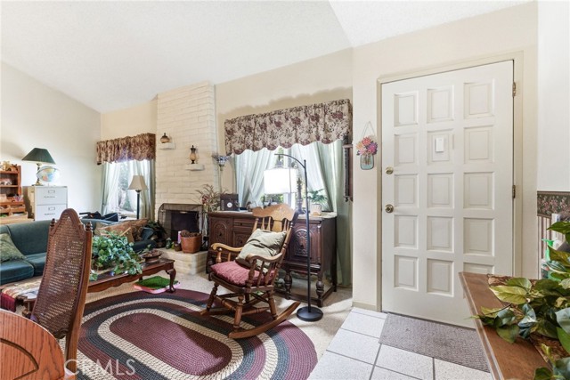 Detail Gallery Image 6 of 27 For 1927 S Chinowth St, Visalia,  CA 93277 - 3 Beds | 2 Baths