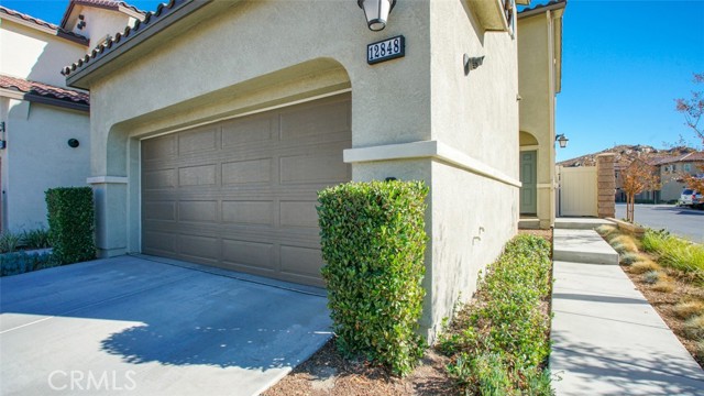 Detail Gallery Image 2 of 48 For 12848 Crown Hill Way, Moreno Valley,  CA 92555 - 3 Beds | 2/1 Baths