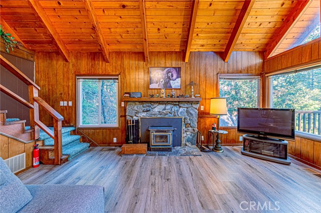 Detail Gallery Image 14 of 51 For 5522 Acorn, Wrightwood,  CA 92397 - 1 Beds | 1/1 Baths