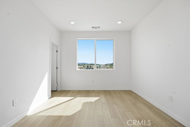 Detail Gallery Image 22 of 27 For 27341 Bear Creek Ln, Valencia,  CA 91381 - 3 Beds | 3/1 Baths