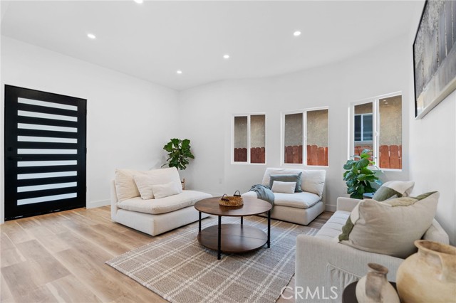 4442 Mettler Street, Los Angeles CA: https://media.crmls.org/medias/427b6bb0-81e3-4181-942e-dcc98bbe8644.jpg