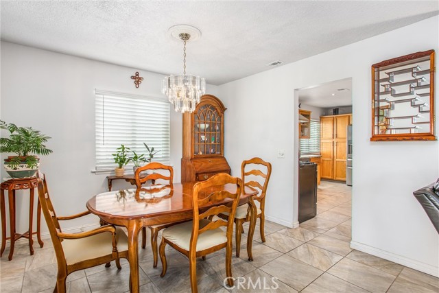 Detail Gallery Image 9 of 31 For 13638 San Leandro Ave, Yucaipa,  CA 92399 - 4 Beds | 2 Baths
