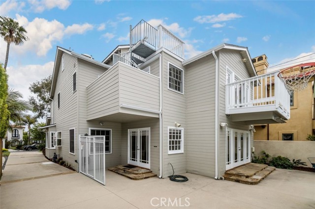 623 Irena Avenue, Redondo Beach, California 90277, 4 Bedrooms Bedrooms, ,3 BathroomsBathrooms,Residential,Sold,Irena,SB22094675