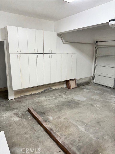 Detail Gallery Image 17 of 18 For 18319 Hart St #3,  Reseda,  CA 91335 - 4 Beds | 4 Baths