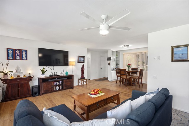 5472 Paseo Del Lago E, Laguna Woods CA: https://media.crmls.org/medias/427f6f35-80fd-4e5d-b279-15d753408753.jpg