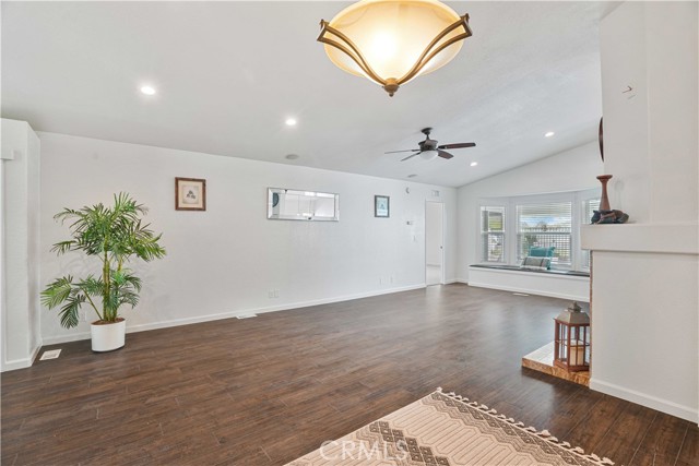 Detail Gallery Image 10 of 38 For 27903 Vista View Dr, Canyon Country,  CA 91351 - 3 Beds | 2 Baths