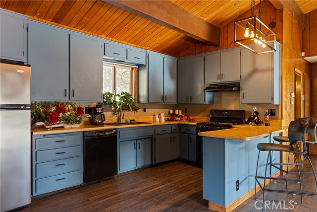 Detail Gallery Image 5 of 43 For 23771 Zuger Dr, Crestline,  CA 92325 - 3 Beds | 2 Baths