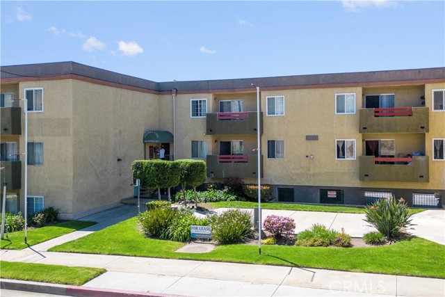 13266 Foothill Boulevard, Sylmar, California 91342, ,Multi-Family,For Sale,Foothill,CV25002980