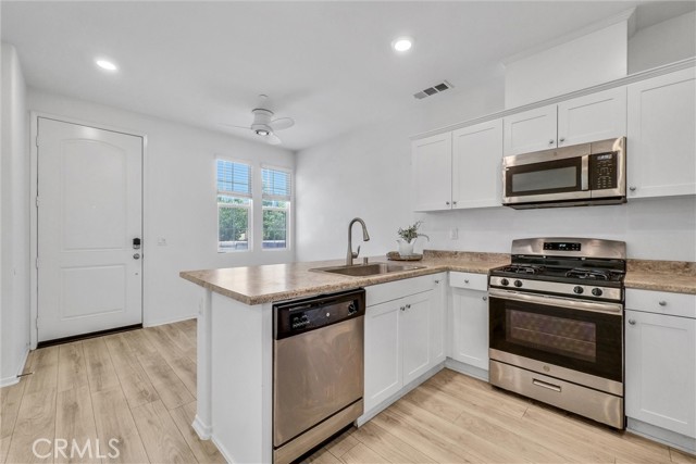 Detail Gallery Image 7 of 33 For 30362 Skytown Way, Menifee,  CA 92584 - 2 Beds | 2/1 Baths
