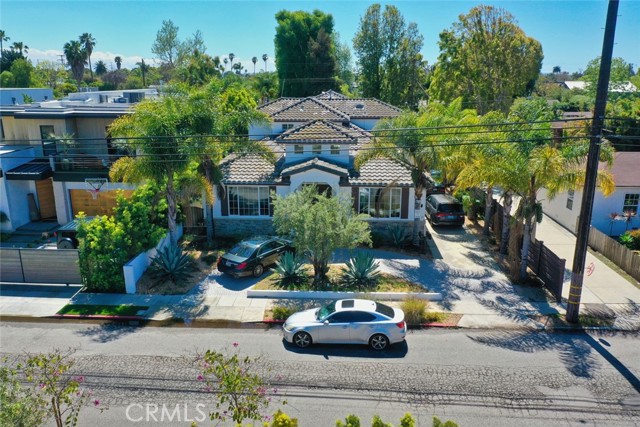 Beautiful home in a desirable area of Venice with multi-million-dollar homes in the neighborhood. Almost a quarter acre lot with a sparkling pool and spa, with an additional unit at the back of the lot for visiting family, or a private office or studio to work out of. Great Circular driveway for easy access plus an extra-long driveway that will accommodate many vehicles or your special recreational toys. Close proximity to the beach and the restaurants and nightlife of Abbot Kinney Market place.