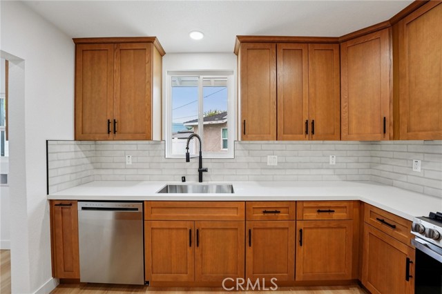 Detail Gallery Image 10 of 32 For 1634 Turrill, San Bernardino,  CA 92411 - 3 Beds | 3 Baths