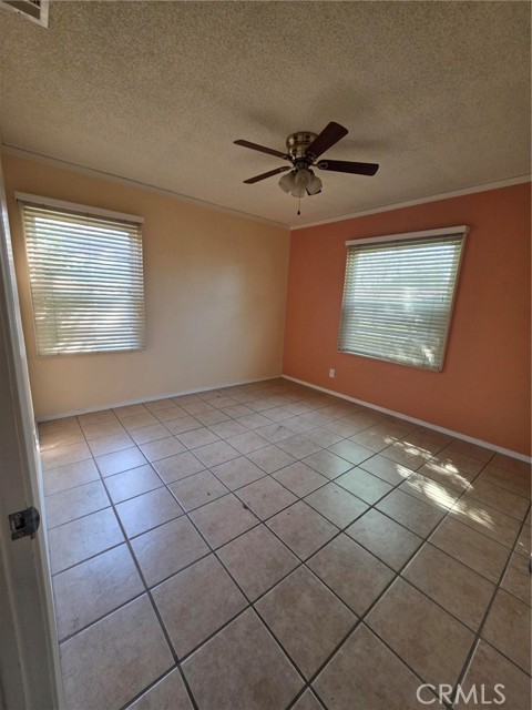 Detail Gallery Image 9 of 13 For 520 Country Club Lane, San Bernardino,  CA 92404 - 3 Beds | 1/1 Baths