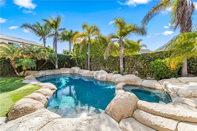 Detail Gallery Image 10 of 67 For 16293 Wayfarer Ln, Huntington Beach,  CA 92649 - 5 Beds | 3/1 Baths