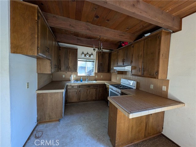 Detail Gallery Image 9 of 20 For 685 Ivy Ln, Lake Arrowhead,  CA 92352 - 2 Beds | 1/1 Baths