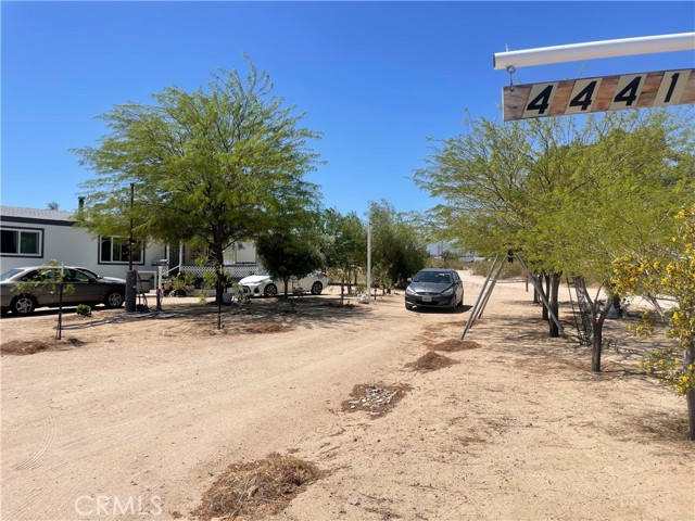 4441 Sierra Road, Phelan CA: https://media.crmls.org/medias/428593b4-2057-4635-8e1e-b1ce6dc57a1a.jpg