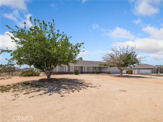 Detail Gallery Image 2 of 41 For 15464 Erie Rd, Apple Valley,  CA 92307 - 3 Beds | 2 Baths