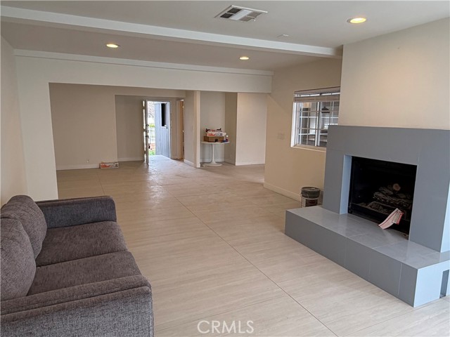 Detail Gallery Image 13 of 30 For 19216 Calvert St, Tarzana,  CA 91335 - 4 Beds | 3 Baths