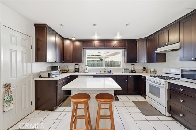 Detail Gallery Image 14 of 35 For 7857 Embry Point, San Diego,  CA 92126 - 5 Beds | 3 Baths