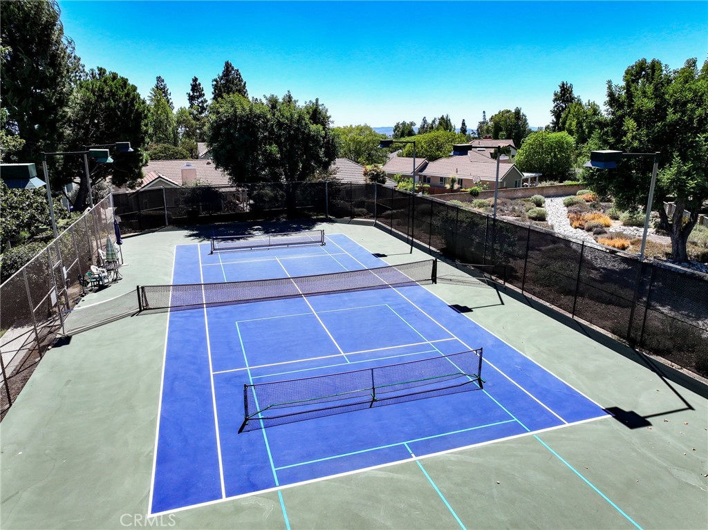 https://media.crmls.org/medias/4288f990-2acf-4192-a098-36a96c096f20.jpg?preset=X-Large