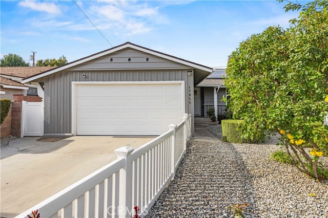 17955 Archwood Street, Reseda CA: https://media.crmls.org/medias/428999ce-336c-4605-9aa7-f3803d691a11.jpg