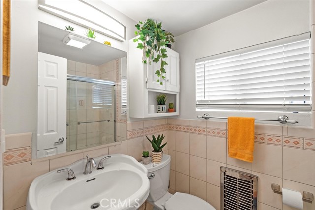 Detail Gallery Image 9 of 10 For 11945 Jefferson Bld, Culver City,  CA 90230 - 2 Beds | 1 Baths