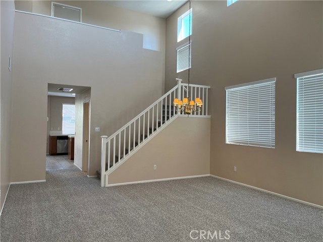 Detail Gallery Image 4 of 26 For 1498 Haddington Dr, Riverside,  CA 92507 - 4 Beds | 2/1 Baths