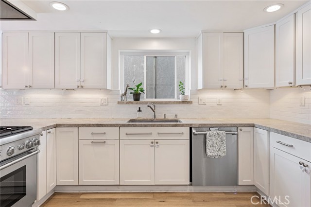 202 Lucia Avenue, Redondo Beach, California 90277, 5 Bedrooms Bedrooms, ,3 BathroomsBathrooms,Residential,Sold,Lucia,SB21191520