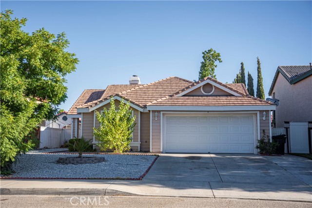 Detail Gallery Image 2 of 29 For 15512 Ventura Ln, Victorville,  CA 92394 - 3 Beds | 2 Baths