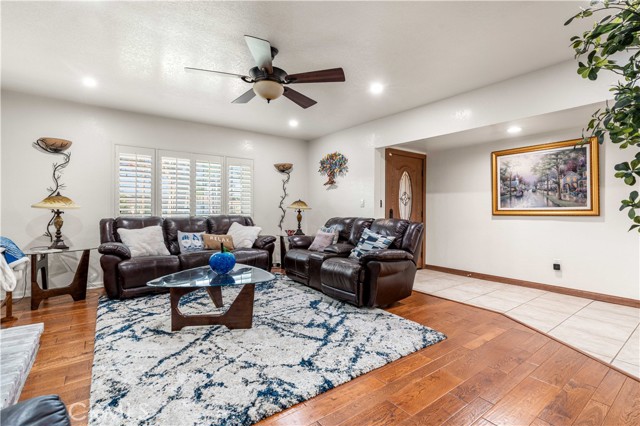 Detail Gallery Image 9 of 20 For 16708 Sunburst, Northridge,  CA 91326 - 4 Beds | 2 Baths
