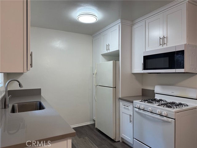 943 N Louise Street, Glendale CA: https://media.crmls.org/medias/428e26e1-5ad0-431a-948f-deee9b6dfaf5.jpg