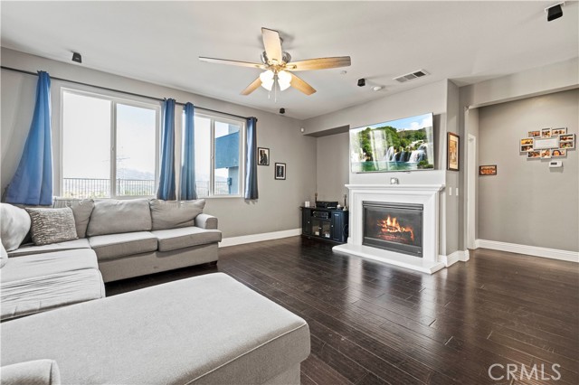 20556 Suzie Lane, Saugus CA: https://media.crmls.org/medias/428e720f-7931-4dcc-b510-9933f07aefb7.jpg