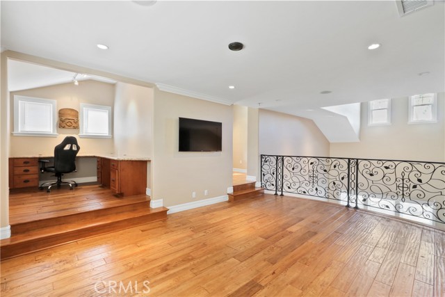 Detail Gallery Image 10 of 16 For 374 S Silverbrook Dr, Anaheim Hills,  CA 92807 - 4 Beds | 4/1 Baths