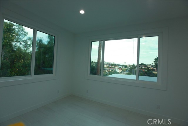 1220 Thorn W, San Diego CA: https://media.crmls.org/medias/428fd640-3f47-4923-ab5d-398cb2c7a8e1.jpg