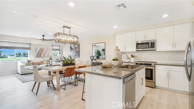 Detail Gallery Image 3 of 20 For 19128 Chestnut Grove Ct, Riverside,  CA 92507 - 2 Beds | 2 Baths