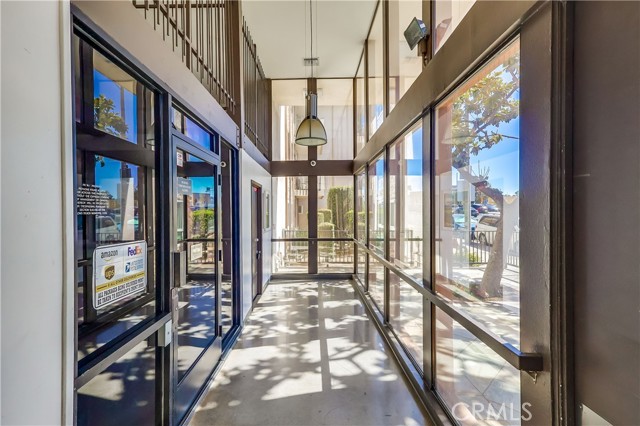5585 E Pacific Coast, Long Beach CA: https://media.crmls.org/medias/42913e77-da75-4c87-873c-4d96878e5917.jpg