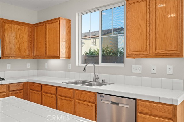 Detail Gallery Image 5 of 43 For 12966 Eastern Shore Dr, Corona,  CA 92880 - 4 Beds | 2/1 Baths