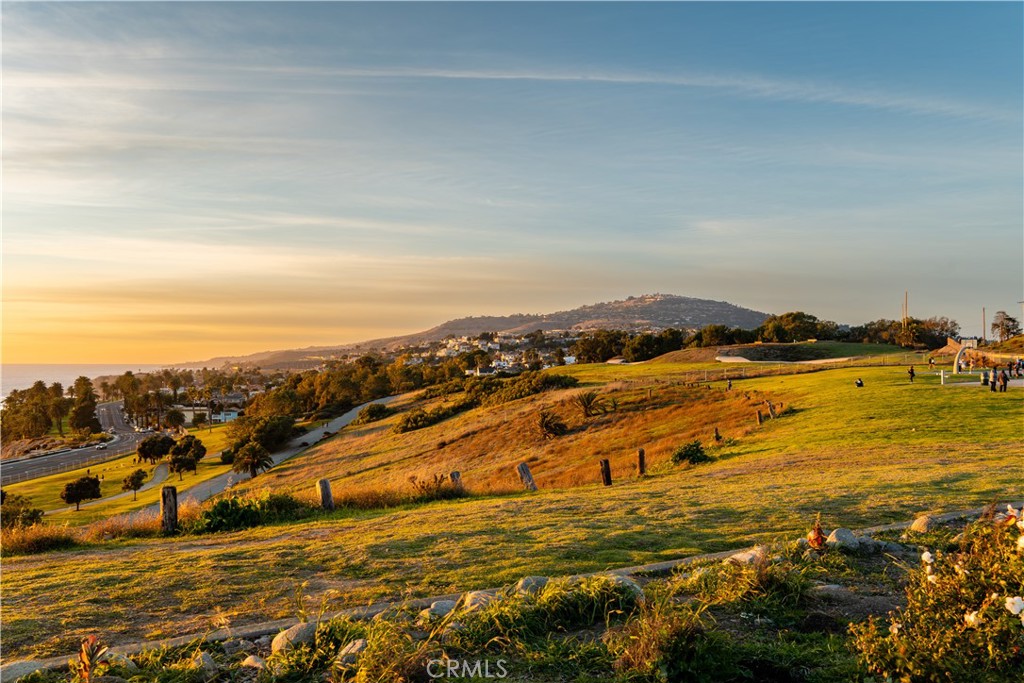 https://media.crmls.org/medias/4293155e-45db-4b7c-8c24-105c1f38a975.jpg?preset=X-Large