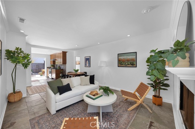 Detail Gallery Image 9 of 37 For 5792 Campo Walk, Long Beach,  CA 90803 - 2 Beds | 1 Baths